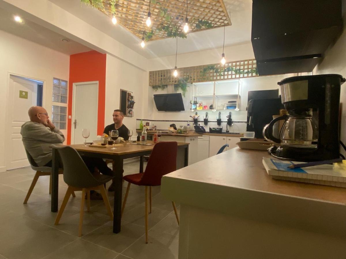 La Maison D'Angelique: Gare-Adjacent Colocation with Fiber & Netflix Niort Exterior photo