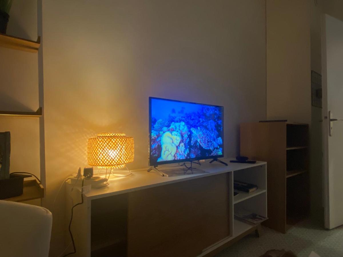La Maison D'Angelique: Gare-Adjacent Colocation with Fiber & Netflix Niort Exterior photo