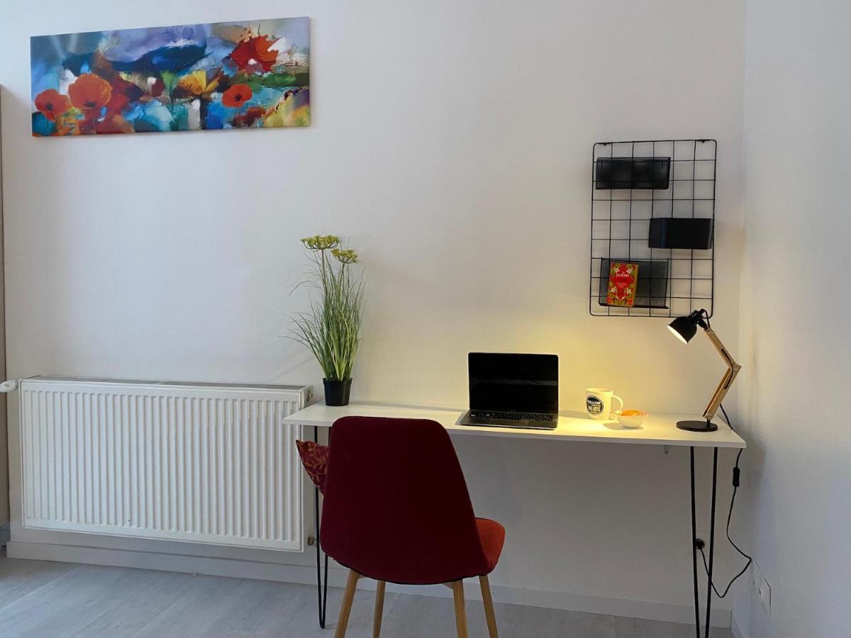 La Maison D'Angelique: Gare-Adjacent Colocation with Fiber & Netflix Niort Exterior photo